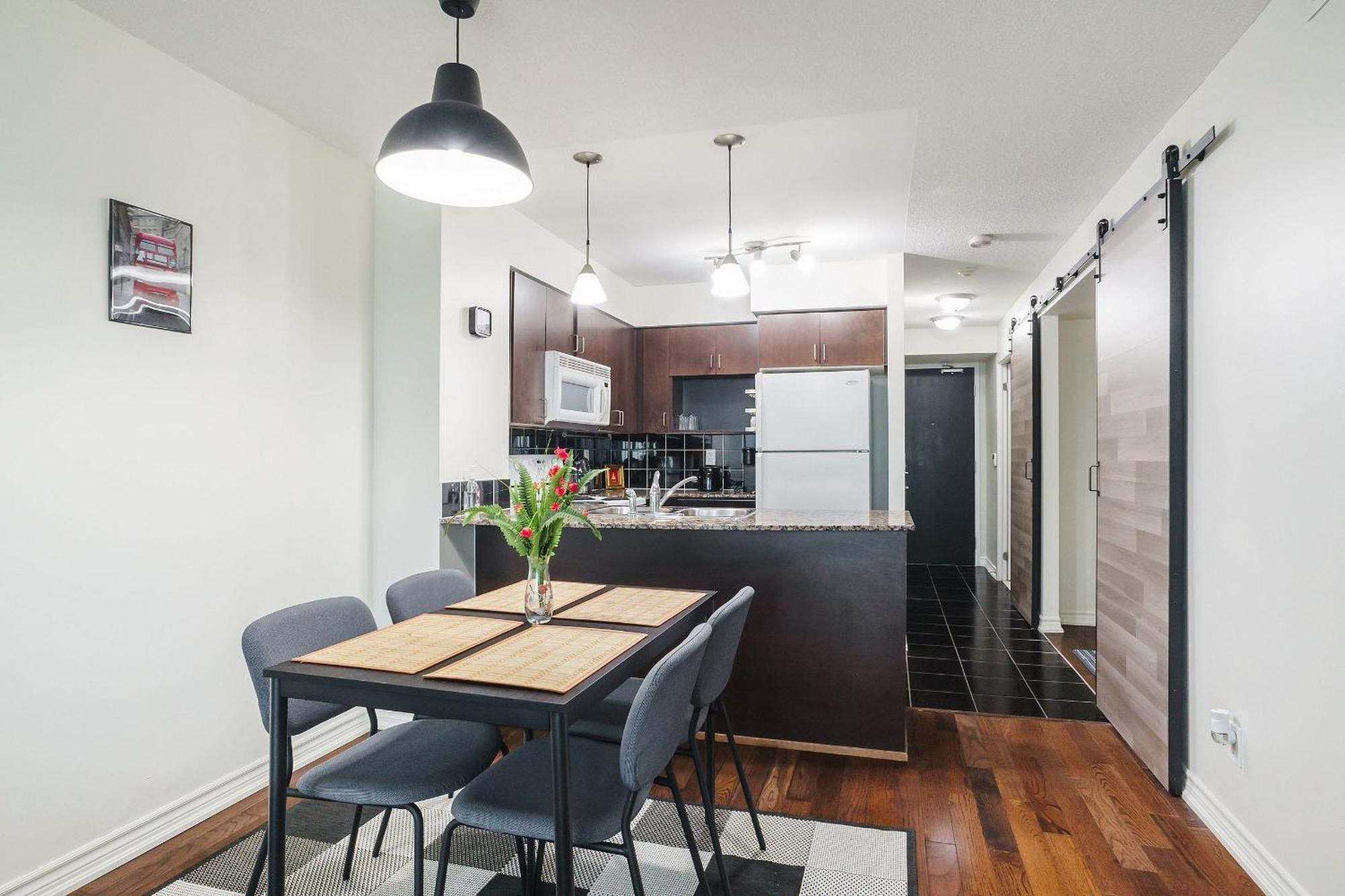 Lanterra Downtown Apartment *