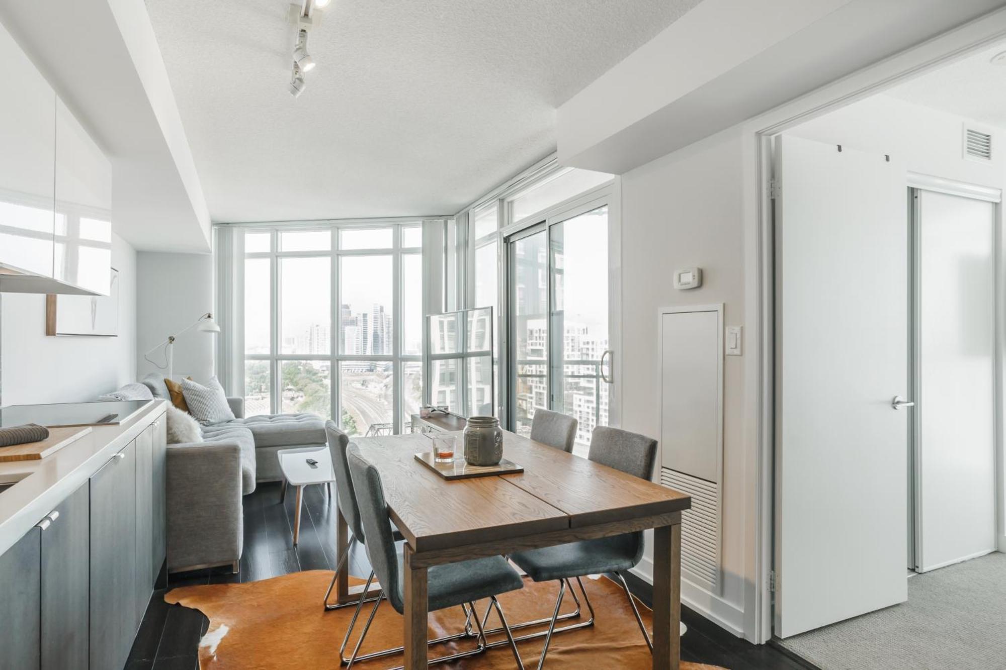 Lanterra Downtown Apartment Toronto