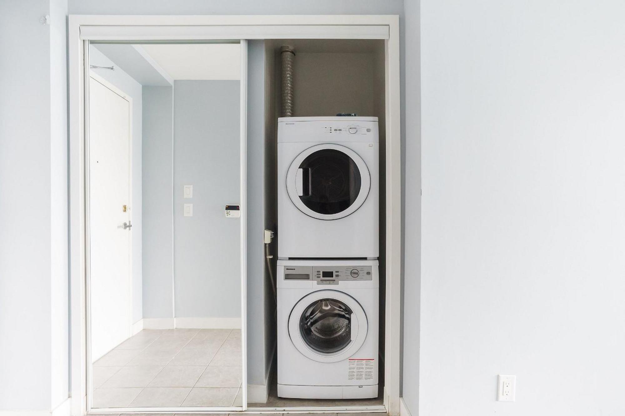 Apartment Lanterra Downtown Toronto