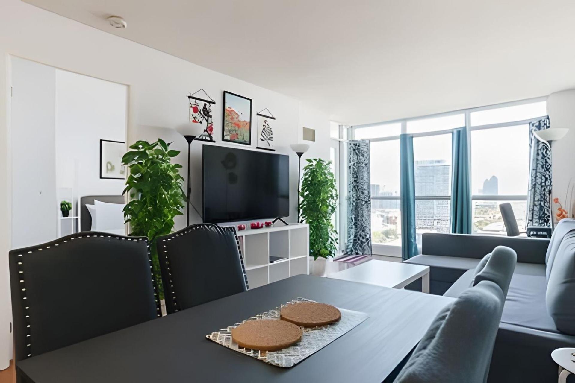 Lanterra Downtown Apartment *