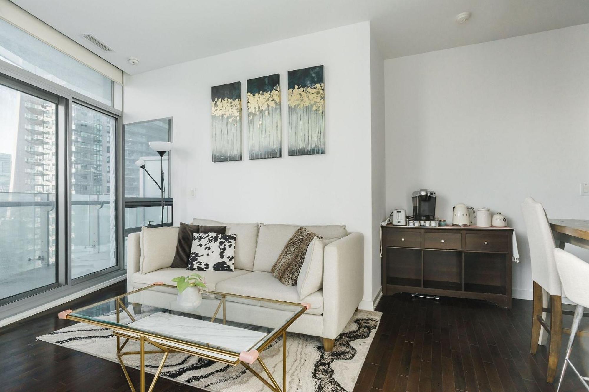 Apartment Lanterra Downtown Toronto