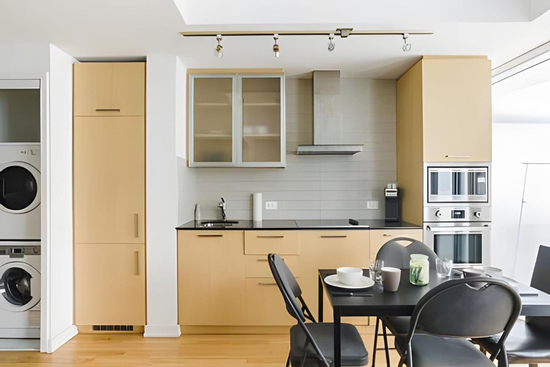Lanterra Downtown Apartment *
